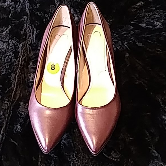 Burgundy Heels - Picture 1 of 3